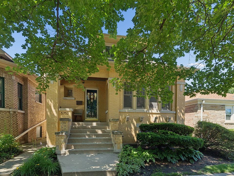1st image of 5752 N Sacramento Ave