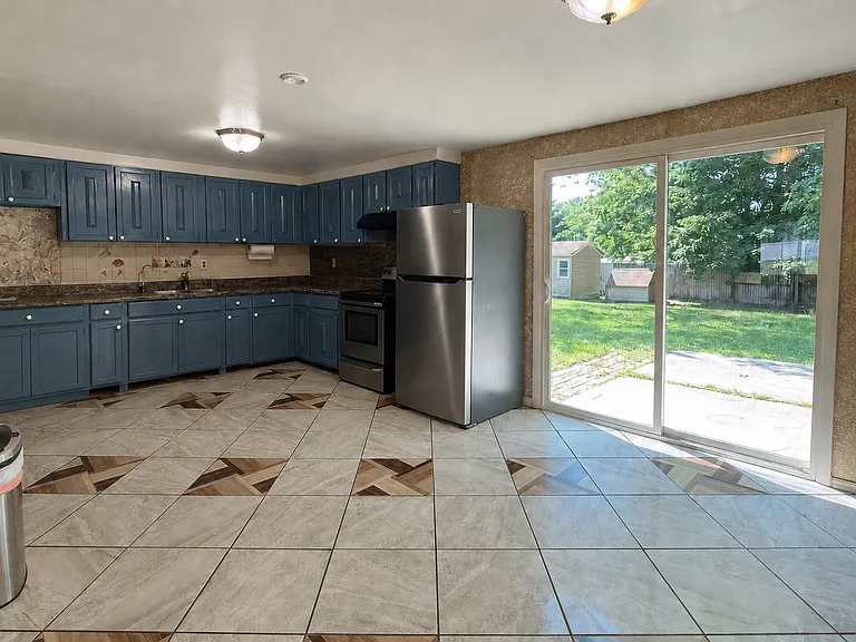 382 Jamaica Ave — Photo 5