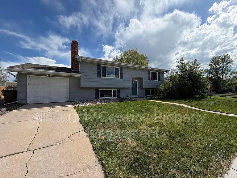 1602 Mitchell St — Photo 1