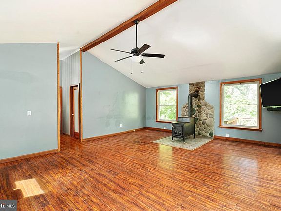 4th image of 128 Barksdale Ln