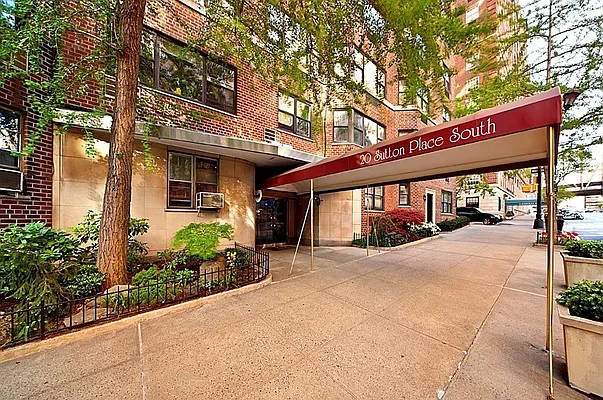 Sold by Compass | media 7