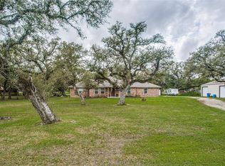 112 Sandy Creek Dr, Van Vleck, TX 77482