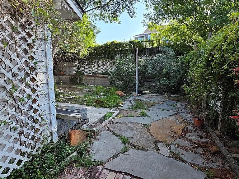 121 Amelia Ct — Photo 3