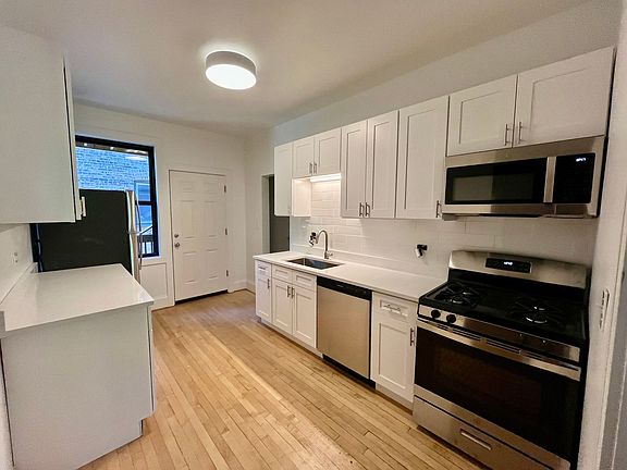 3rd image of 4400-02 N Seeley Ave #4400-2S