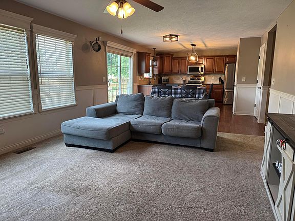 3rd image of 576 Heartland Ct