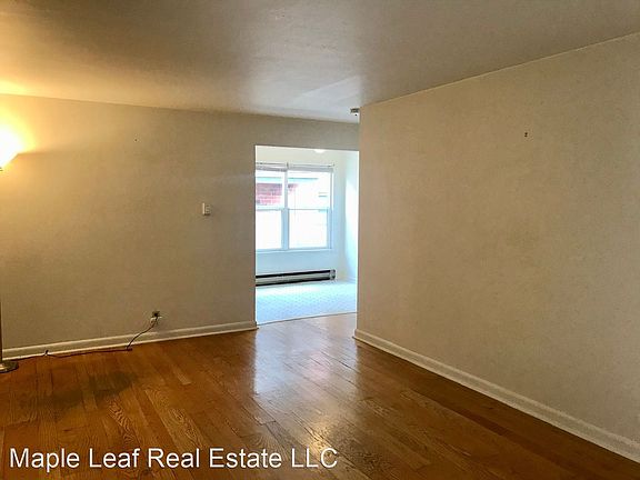 3rd image of 7313 Woodlawn Ave NE #7313
