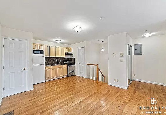 3rd image of 59 Saint Marks Pl #2F