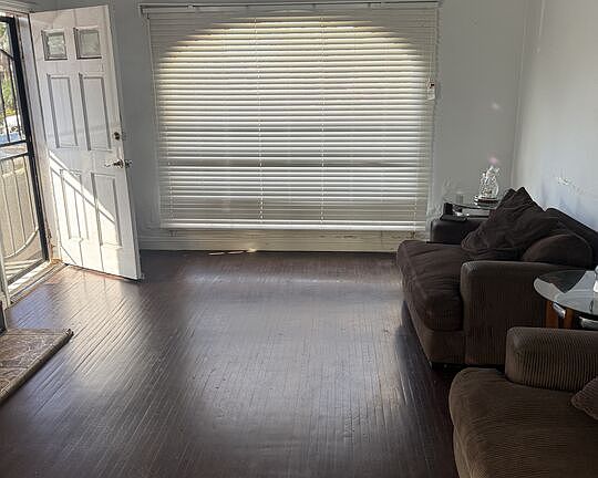 2nd image of 1218 N Spring Ave