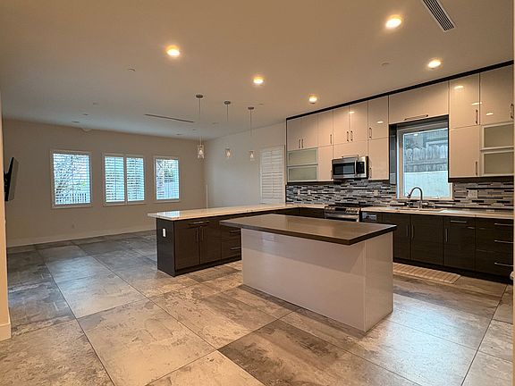 4th image of 1772 New York Dr