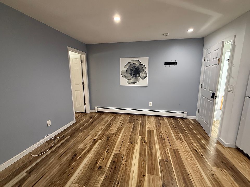 1st image of 203 E Ruby Ave