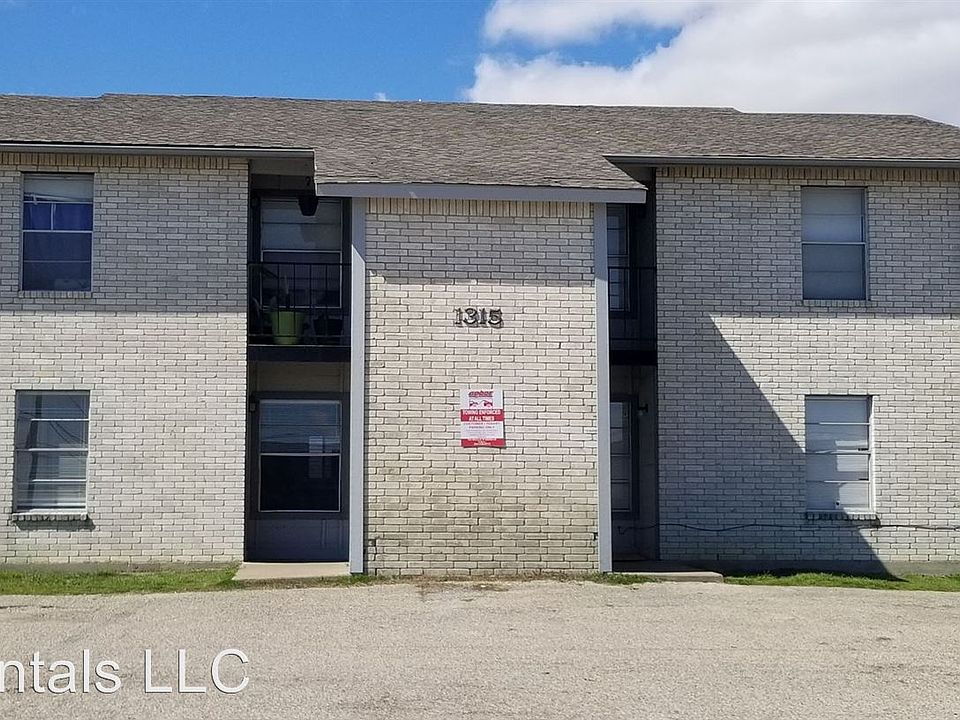 1st image of 1315 Quail Cir APT A