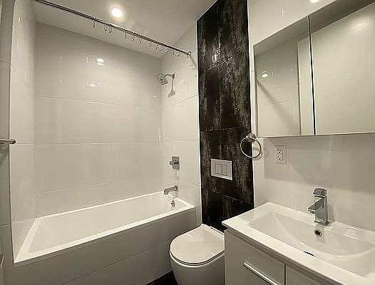 4th image of 583 W 215th St #Bb2