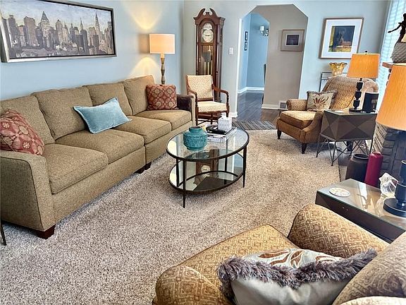 3rd image of 1515 Williamsburg Pl