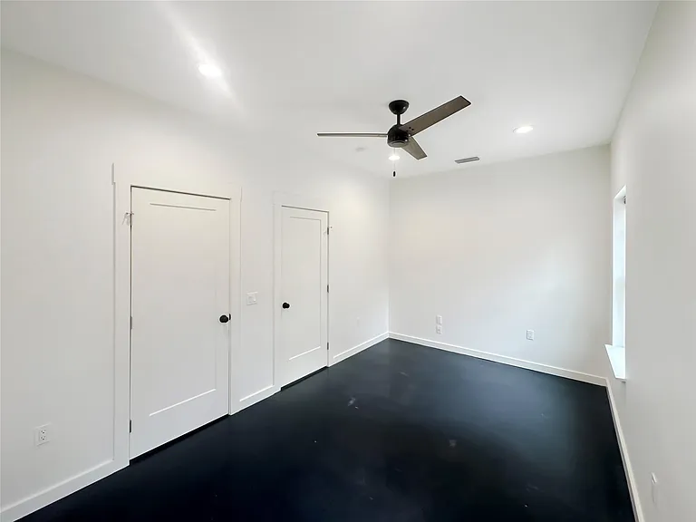 317 E 8th St — Photo 5