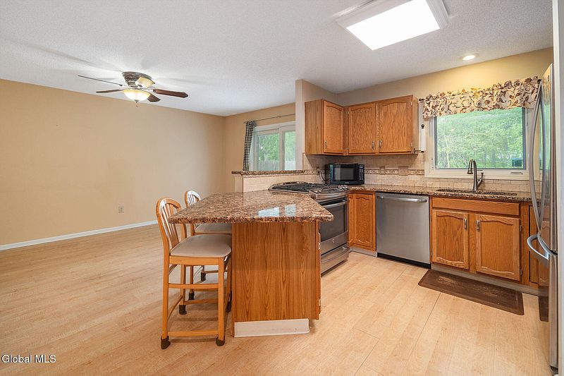 4th image of 9 Ridgefield Drive
