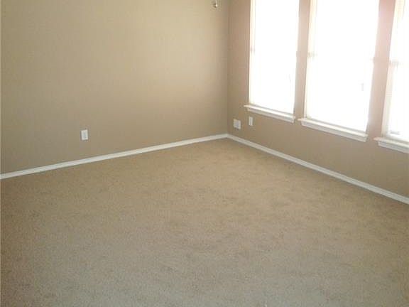 2nd image of 3750 Meadowbrook Dr