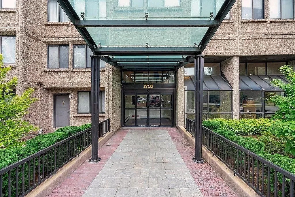 2 bed, 1.0 bath, 925 sqft, $3,400 — Photo 1