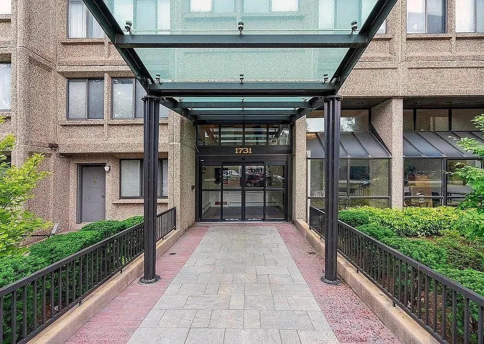 1731 Beacon St #206