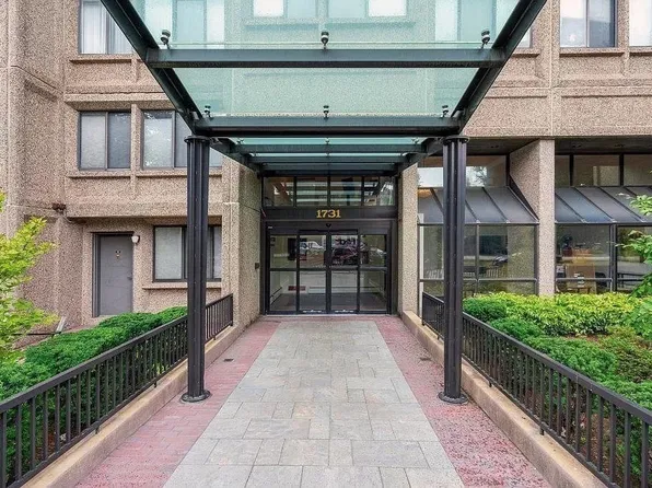 1731 Beacon St APT 206, Brookline, MA 02445