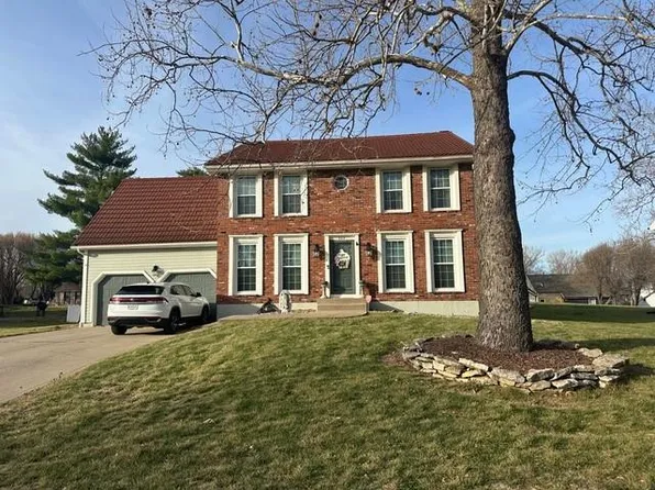 202 NW Ironbark St, Lees Summit, MO 64064