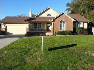330 Sutton Dr, Newton, KS 67114