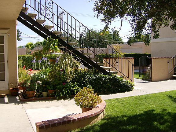 5th image of 2308 E Santa Fe Ave #808