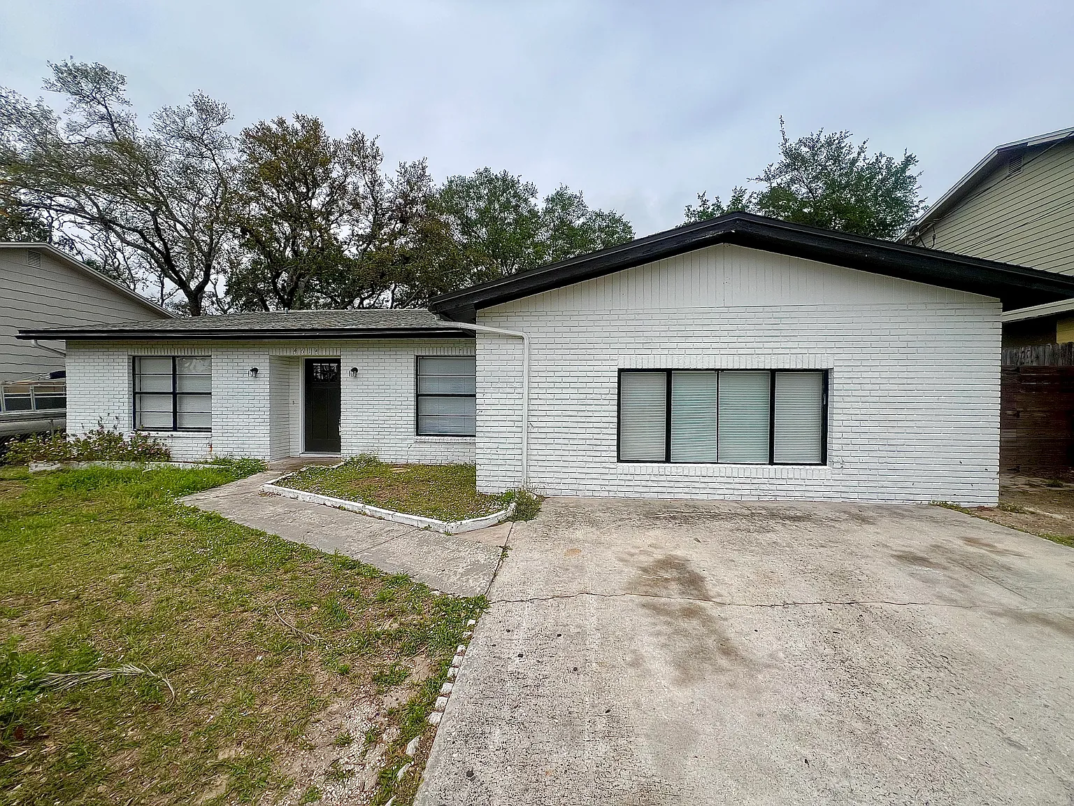 5 bed, 2304 sqft, $3,450 — Photo 4