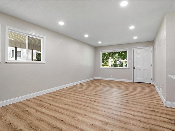 4th image of 107 Brigadoon Cir