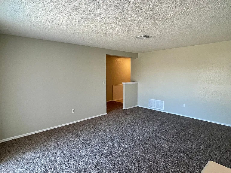4205 SE 49th St — Photo 4