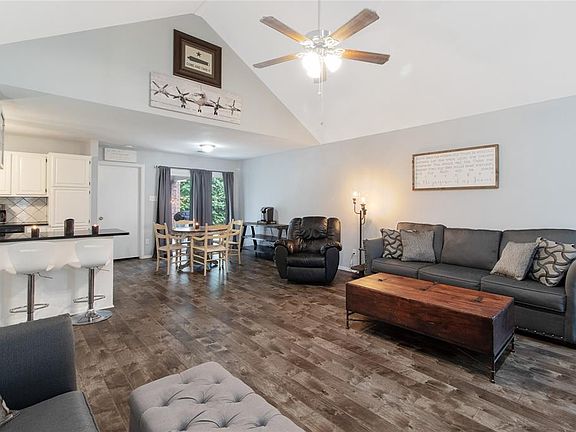 4th image of 219 Morene Ave