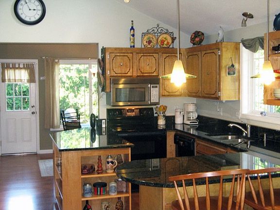 5th image of 715 NE 138th Ave