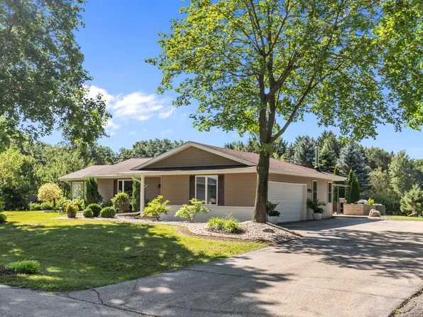 5771 Saint Ives Rd, Oshkosh, WI 54904