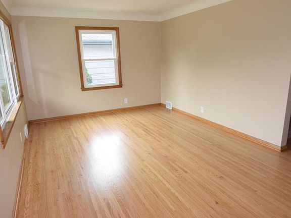 5th image of 1253 Smith Ave S