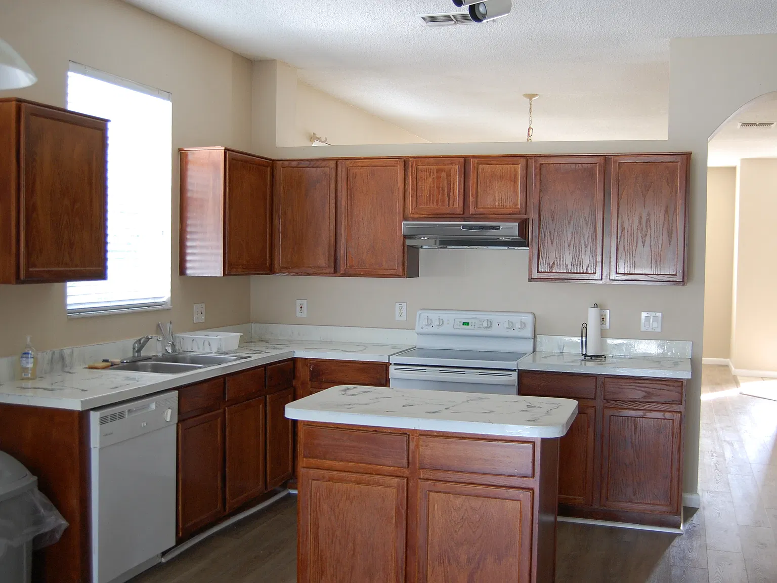 4 bed, 1952 sqft, $2,500 — Photo 3