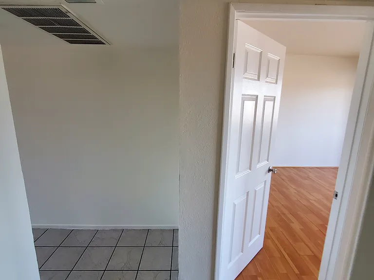 855 W 102nd St #7 — Photo 11