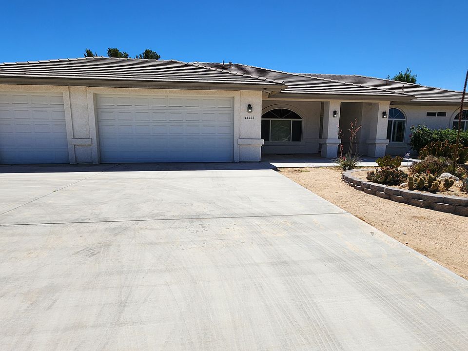 3 car garage. Plenty of room for storage and your cars!