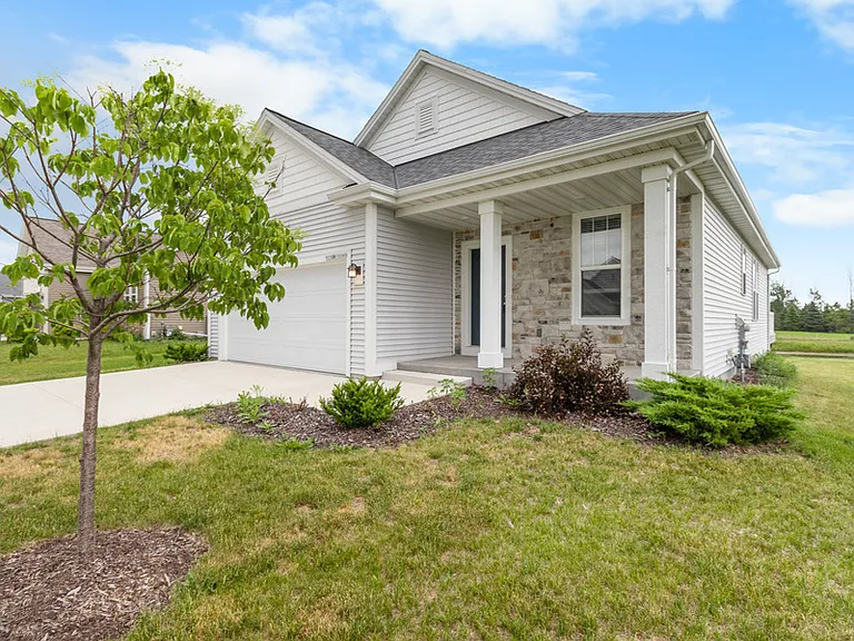 W218N16046 Tiger Lily Dr — Photo 1