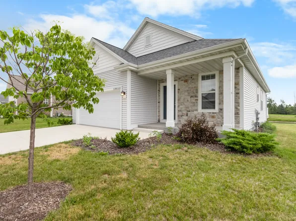 W218N16046 Tiger Lily Dr, Jackson, WI 53037
