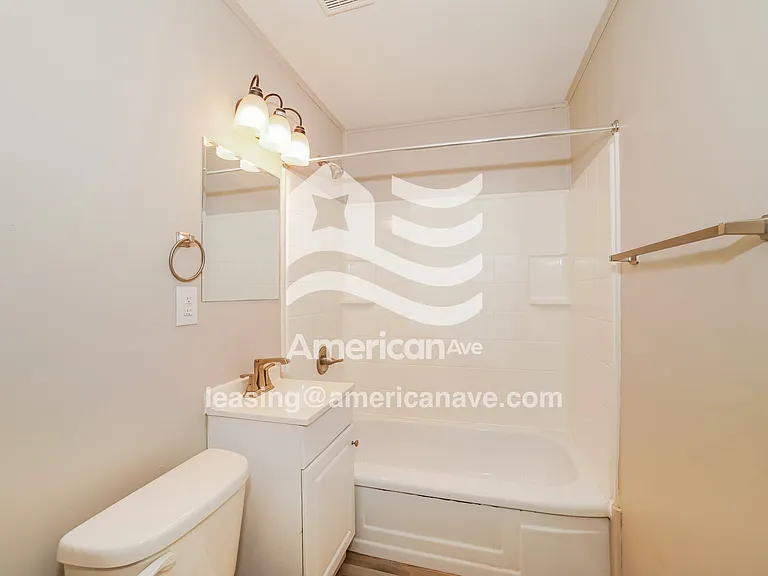 1215878_014_wm_-_bathroom_13458217.jpg