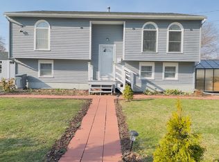 59 Madison St, Warwick, RI 02888