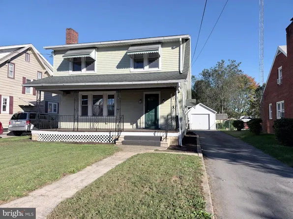 820 S 4th St, Chambersburg, PA 17201