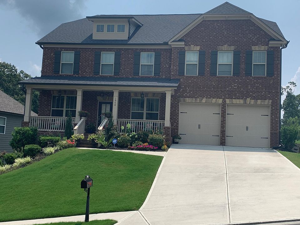 Welcome to Great River at Tribble Mill! This 5 bedroom, 4 bathroom beauty could be your next home.