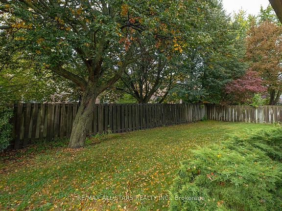 4th image of 10 Colette Dr