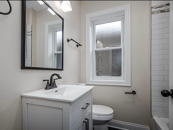 4th image of 6005 S Fairfield Ave #1
