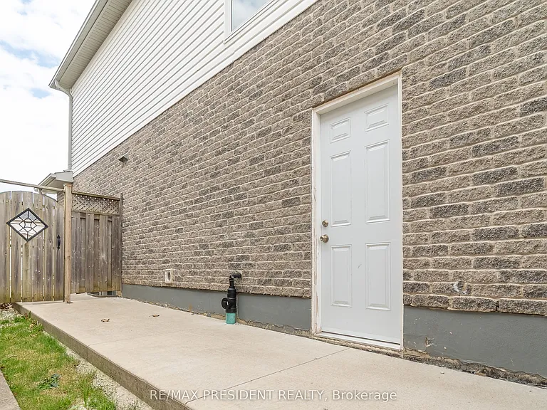 1565 Mickleborough Ct — Photo 44