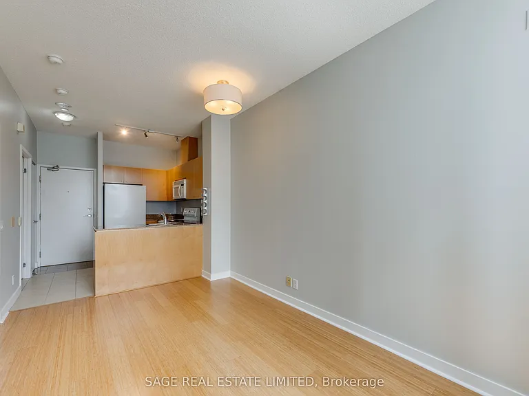 373 Front St W #208 — Photo 15