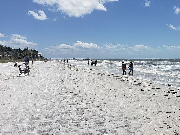 4th image of 574 Estero Blvd