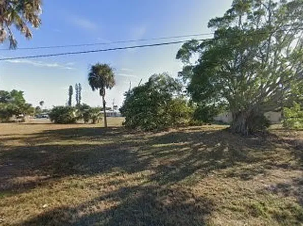 2045 Carver Ave, Fort Myers, FL 33916