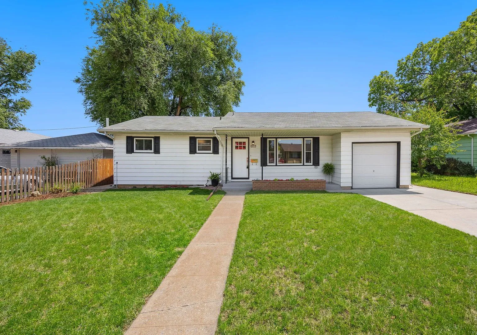 Charming Remodeled 3 Bedroom Home in Central Loveland — Photo 3