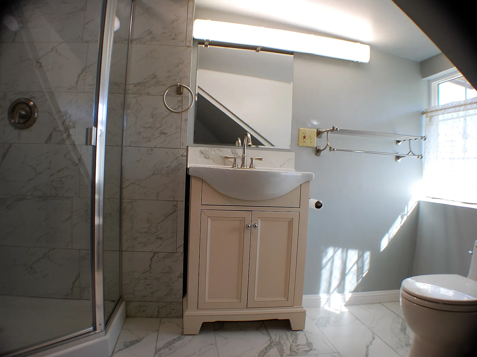 2 bed, 890 sqft, $3,300 — Photo 2